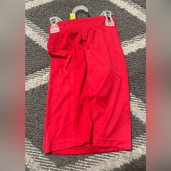 Boys basketball shorts Size 8 - Picture 1 of 1